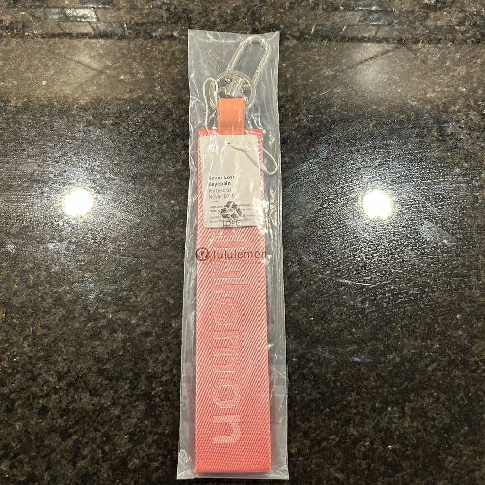 [NWT] Lululemon Never Lost Keychain 💕 Pink Peony Silver Clip - Picture 2 of 4